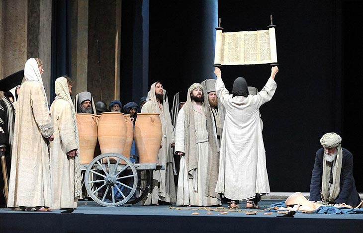 Passionsspiele Oberammergau 2022 - Auch die Thora ist dabei... (©Foto: Ingrid Grossmann))